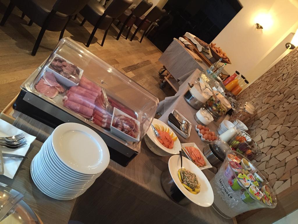 Hotel Restaurant Au Sauvage Фрібур Екстер'єр фото